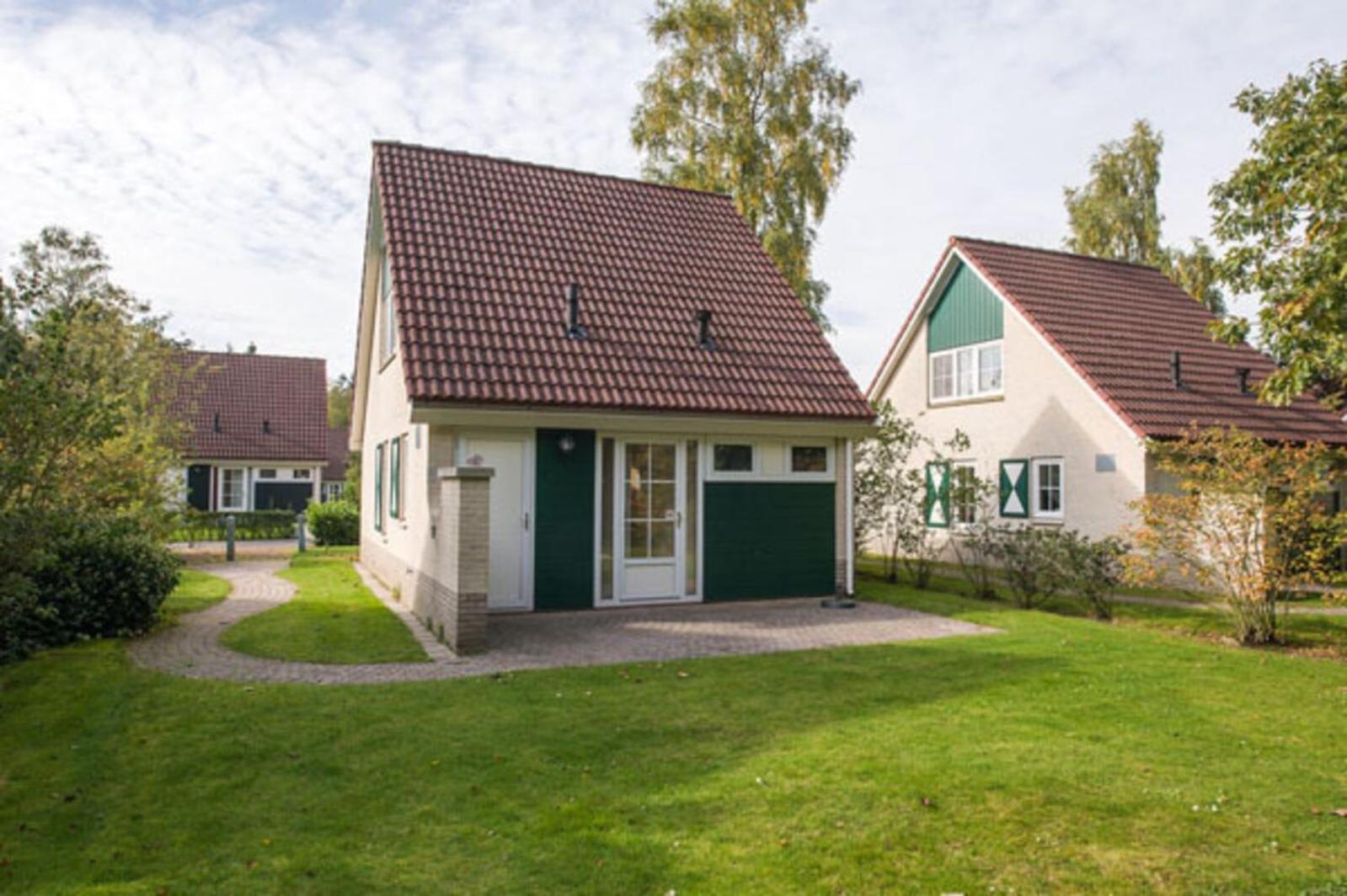 Bungalow - 6 Personen Gelegen In De Nabije Omgeving Van Avonturenpark Hellendoorn En De Prachtige Sallandse Heuvelrug En Eelerberg Exterior foto