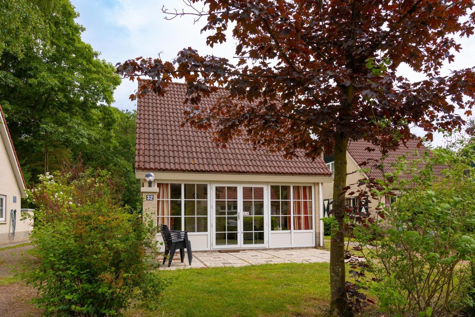 Bungalow - 6 Personen Gelegen In De Nabije Omgeving Van Avonturenpark Hellendoorn En De Prachtige Sallandse Heuvelrug En Eelerberg Exterior foto